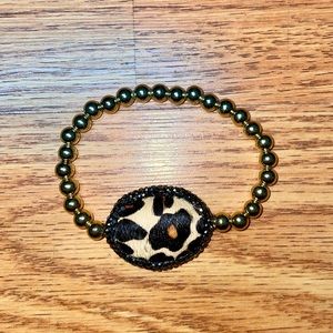 💎BOGO FREE! Super cute leopard print and gold beaded bracelet new without tags!